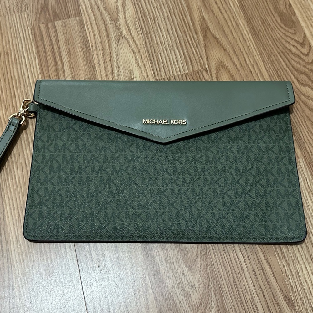 Large Green Micheal Kors Multi-card Envelope Wristlet